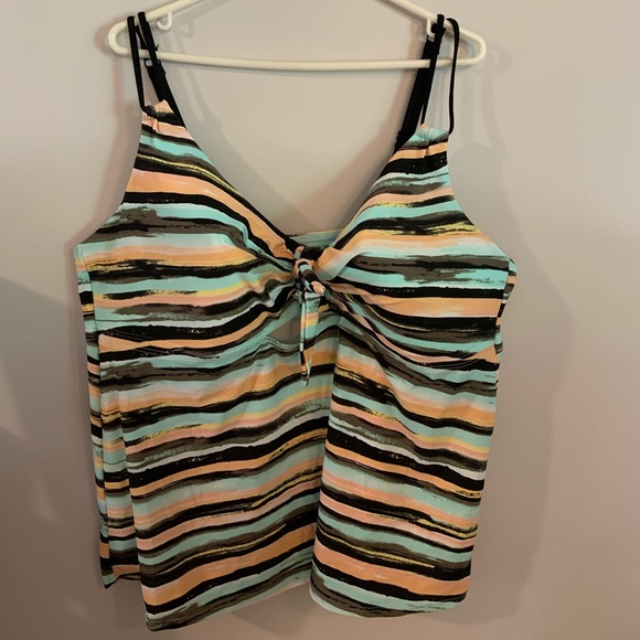 Pennington’s swim top - Picture 1 of 1